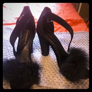 Black pompoms Heels